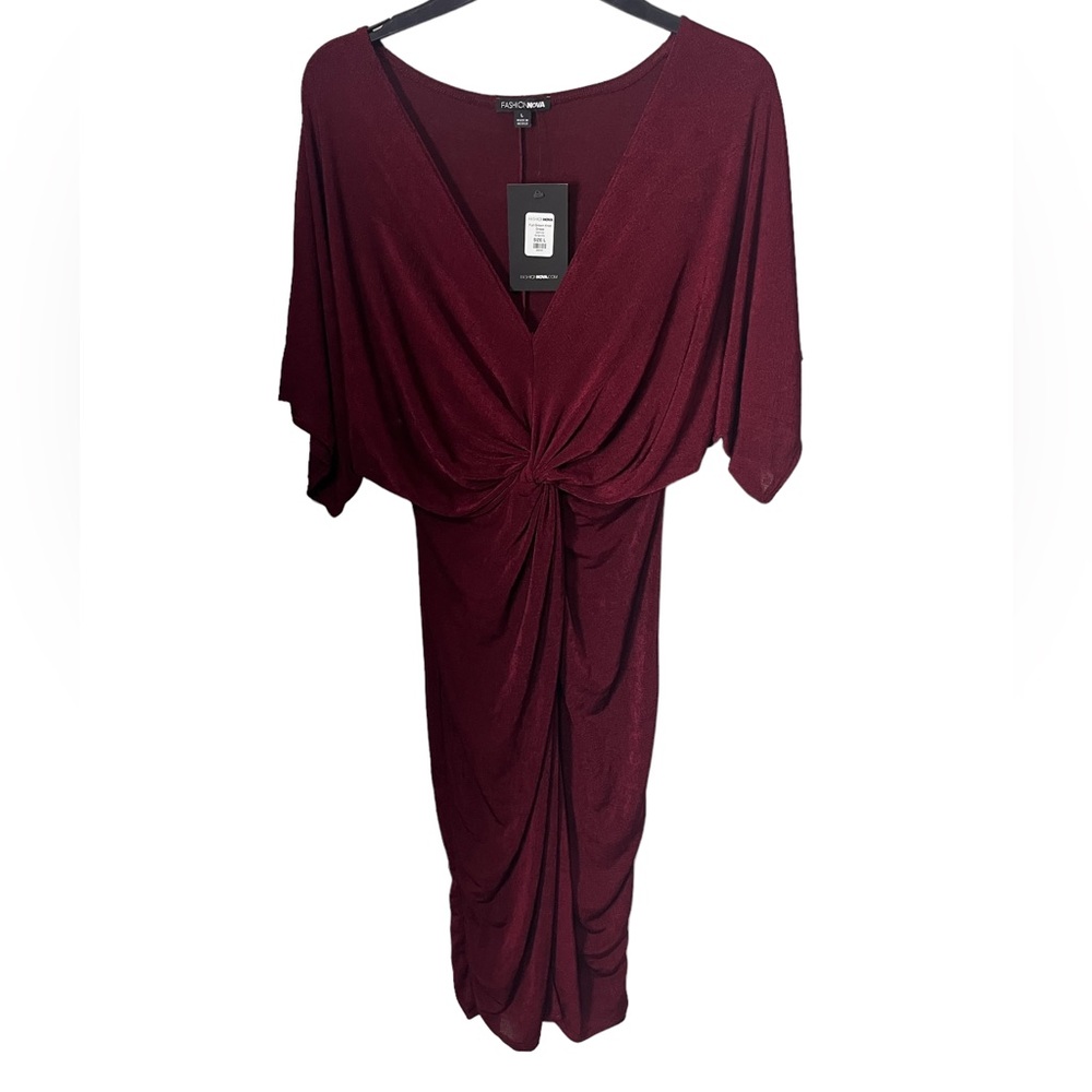Fashion nova burgundy size large in women beautiful V-neck gown dress NWT